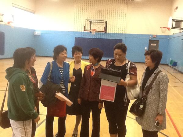 中国浙江省妇女考察团访问多伦多 和加拿大中国专业妇女协会交流中加妇女议题