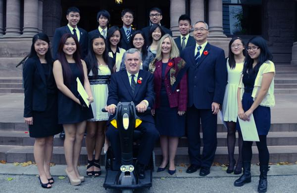 24位华裔青年获爱丁堡公爵银章奖  华裔家庭更加重视下一代的领导才能及全面教育