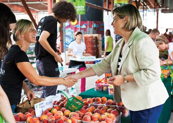 新民主党党领贺华斯就预算案听民意　省长韦恩推销预算案