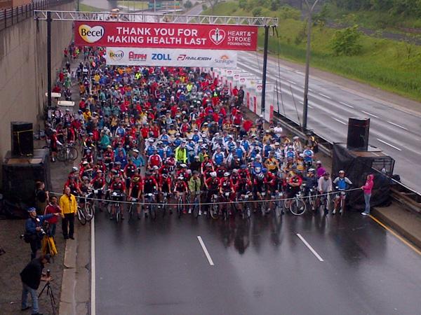 骑单车为心脏病和中风基金会筹得５５０万元