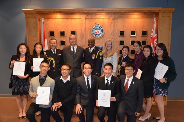 省督Onley为12名展望学员颁发爱丁堡公爵奖