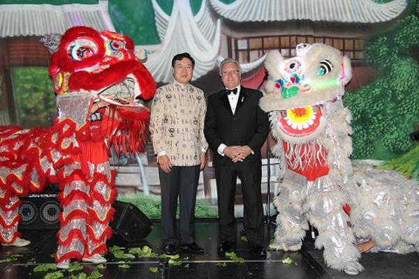 皮克林市长雷恩夫妇举办中国主题慈善晚宴活动 为当地医院等公益机构筹款