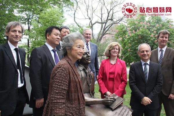 多伦多大学医学院举行白求恩铜像揭幕仪式 并设立纪念白求恩的奖学金和助学金