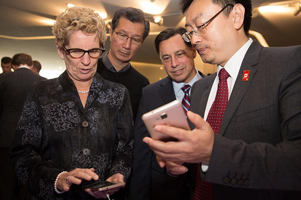 安省省长韦恩访华期间签署近10亿元投资合约 将为全省各地创造1,800份新工作职位