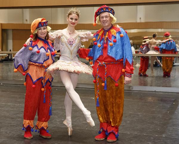 多伦多新任市长庄德利按传统客串芭蕾舞剧《胡桃夹子》扮演大炮娃娃