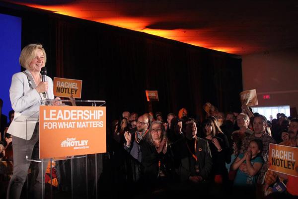 “我是Rachel Notley，谢谢你们选我当省长”