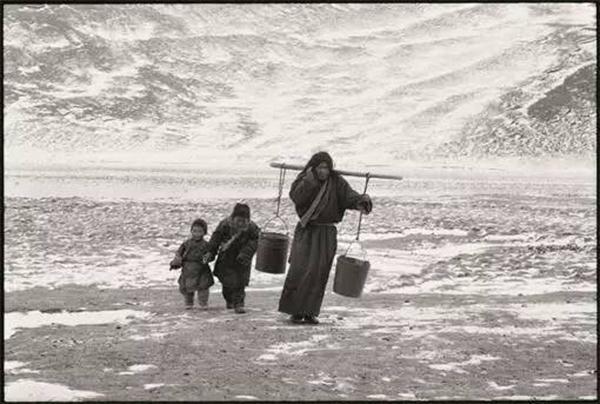 贫困的母亲（三）一场雪，足够埋掉一个孩子幸福的童年