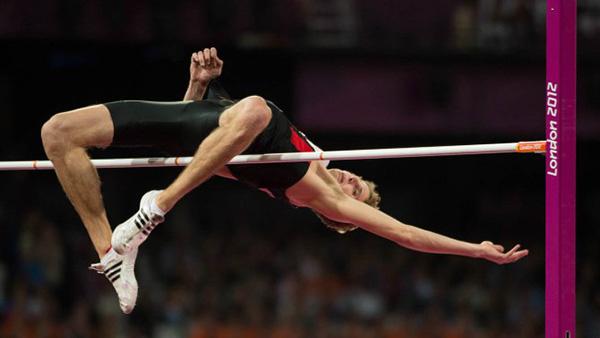 安省选手Derek Drouin获得北京世界田径锦标赛跳高冠军