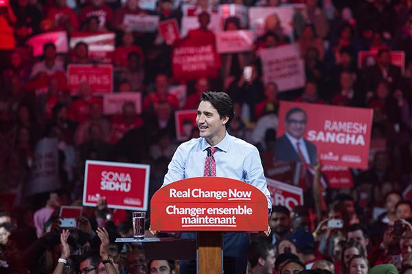 杜鲁多宣誓就职成为加拿大第23任总理 内阁成员男女对半创加拿大历史