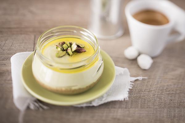 情人节食谱（4）瓶中鳄梨奶酪蛋糕（Avocado Cheesecake Served In Glass Jars）