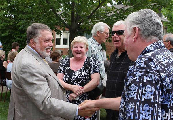 助省长韦恩达成内阁成员男女人数相同 男性女性主义者内阁厅长决定辞职