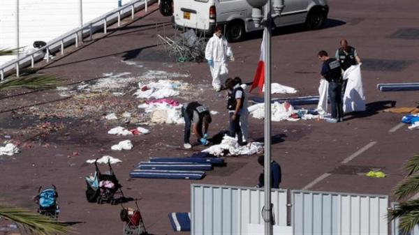 尼斯恐袭：大卡车碾压人群至少84人死亡