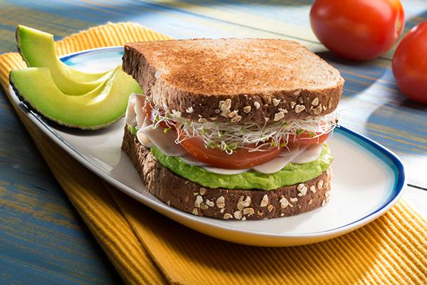 返校点心（3）鳄梨辣酱火鸡三明治（Turkey Sandwich with Spicy Avocado Spread）