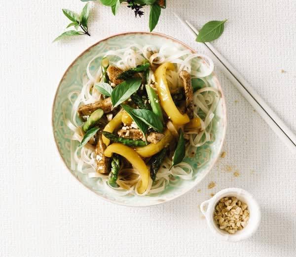 越式芦笋炒猪肉（Asparagus Pork Stir-Fry）